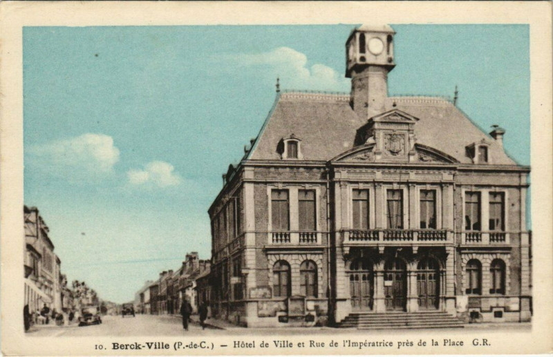 Carte postale ancienne Berck-Plage Hotel de Ville à Berck
