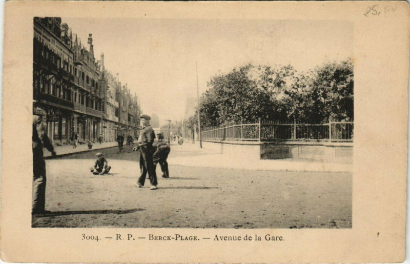 Carte postale ancienne Berck-Plage Avenue de la Gare à Berck
