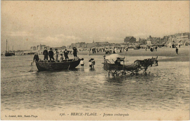 Carte postale ancienne Berck-Plage Joyeuse embarqué à Berck