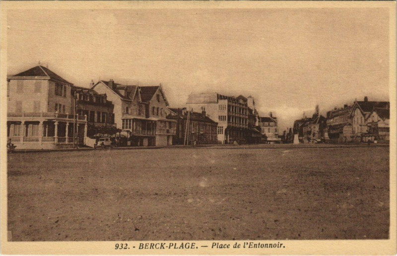 Carte postale ancienne Berck-Plage Place de l'Entonnoir à Berck