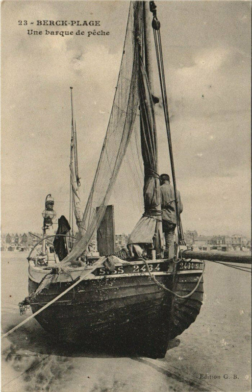 Carte postale ancienne Berck-Plage Une barque de peche à Berck