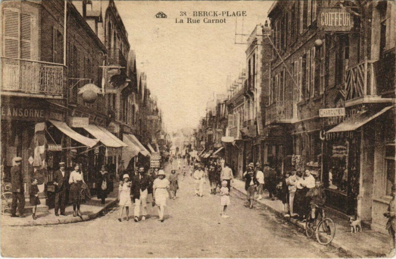 Carte postale ancienne Berck-Plage Rue Carnot à Berck
