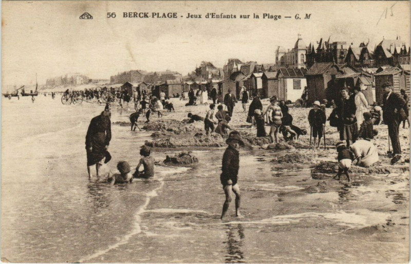 Carte postale ancienne Berck-Plage Jeux d'enfants sur la plage à Berck