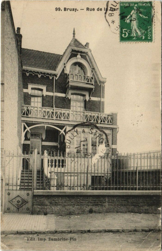 Carte postale ancienne Bruay - Rue de la Gare