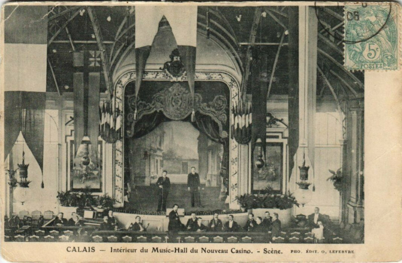 Carte postale ancienne Calais - Intérieur du Music Hall du Nouveau Casino à Calais