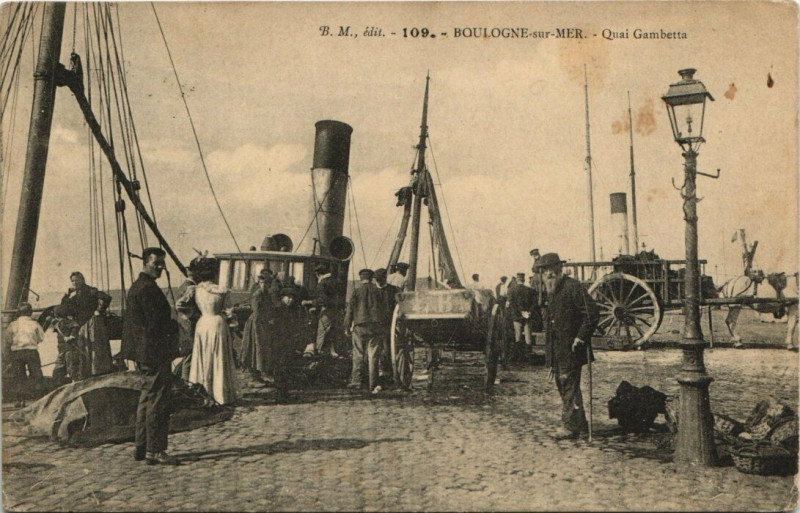 Carte postale ancienne Boulogne-sur-Mer - Quai Gambetta à Boulogne-sur-Mer