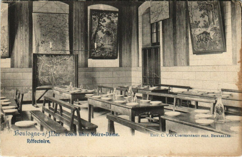 Carte postale ancienne Boulogne-sur-Mer - Ecole libre Notre Dame à Boulogne-sur-Mer