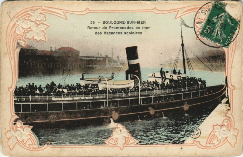 Carte postale ancienne Boulogne-sur-Mer - Retour de Promenades en mer Vacances scolaires à Boulogne-sur-Mer