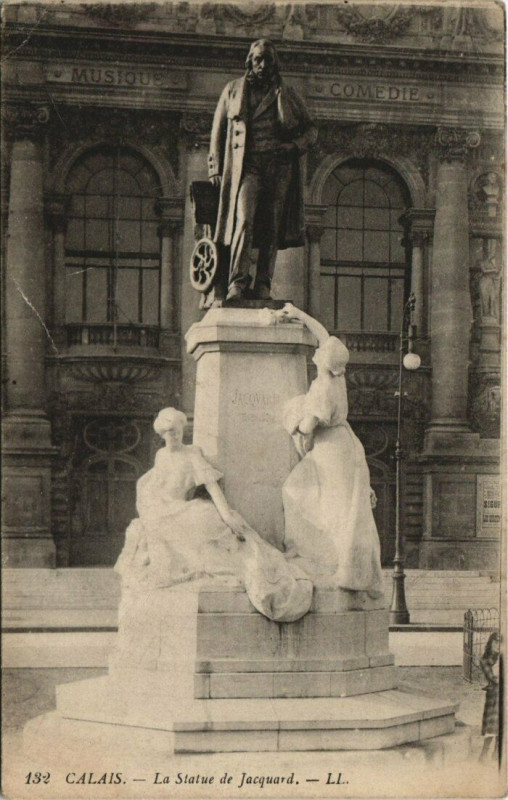 Carte postale ancienne Calais - La Statue de Jacquard à Calais