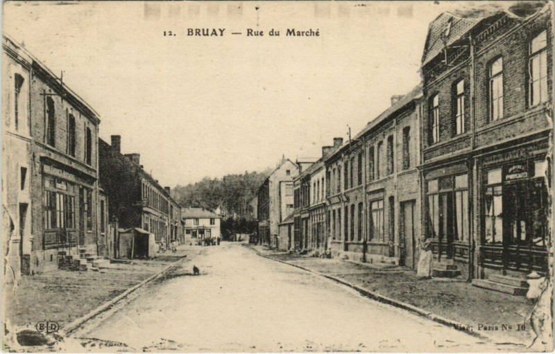 Carte postale ancienne Bruay - Rue du Marché