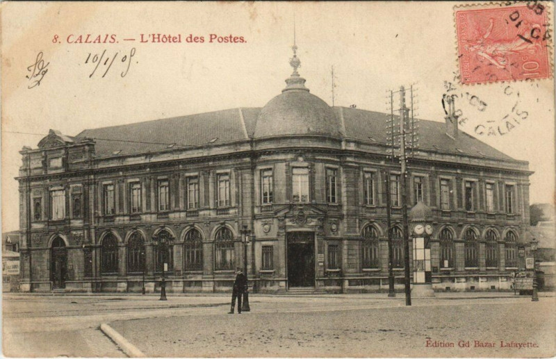 Carte postale ancienne Calais - L'Hotel des Postes à Calais