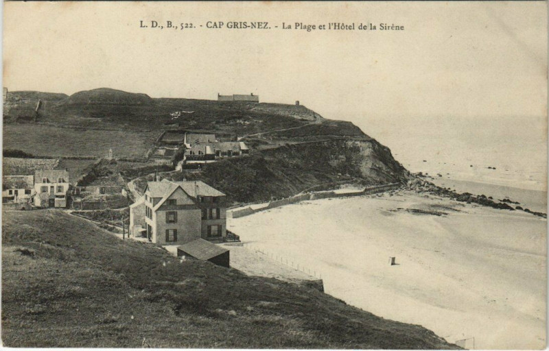 Carte postale ancienne Cap Gris-Nez - La Plage et l'Hotel de la Siréne