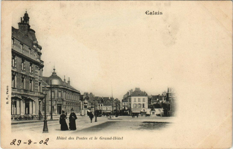 Carte postale ancienne Calais - Hotel des Postes et le Grand Hotel à Calais