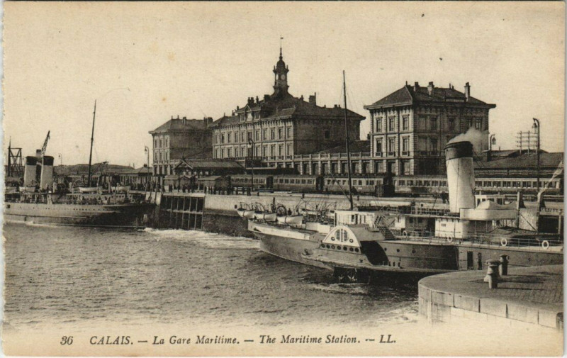 Carte postale ancienne Calais - La Gare Maritime à Calais