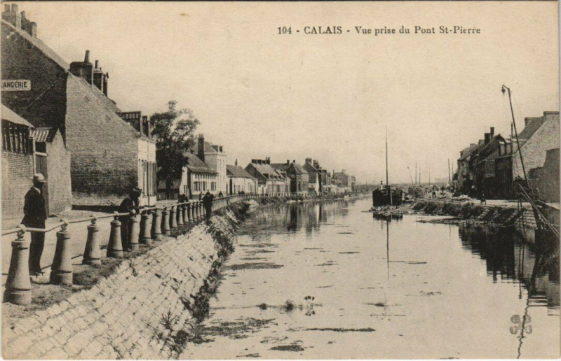 Carte postale ancienne Calais - Vue prise du Pont Saint-Pierre à Calais