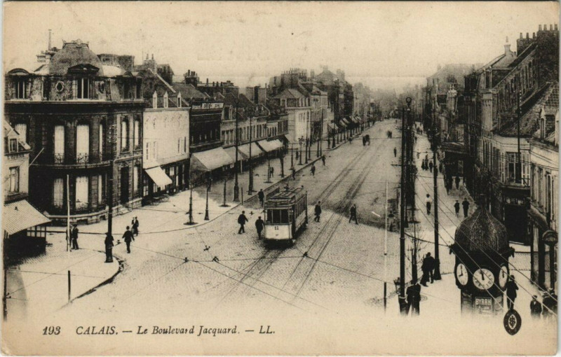 Carte postale ancienne Calais - Le Boulevard Jacquard à Calais