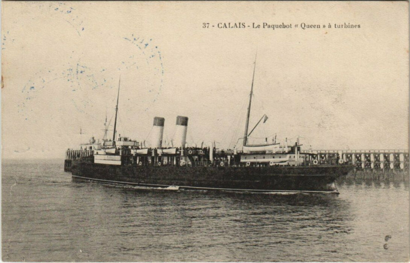 Carte postale ancienne Calais - Le Paquebot 'Queen' a turbines à Calais