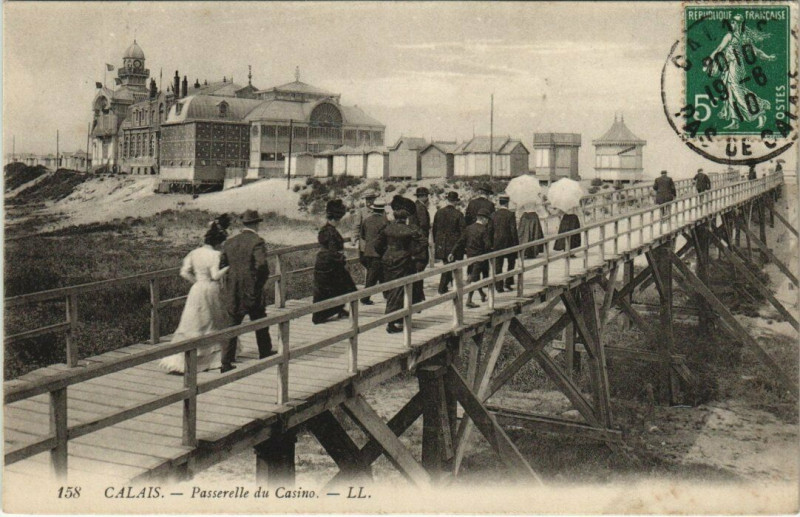 Carte postale ancienne Calais - Passerelle du Casino à Calais