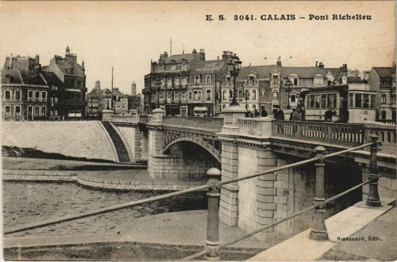 Carte postale ancienne Calais - Pont Richelieu à Calais