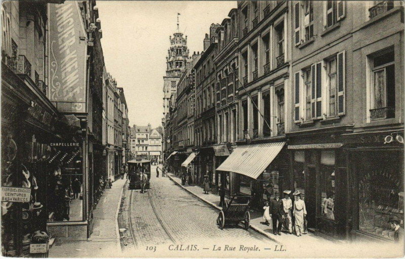 Carte postale ancienne Calais - La Rue Royale à Calais
