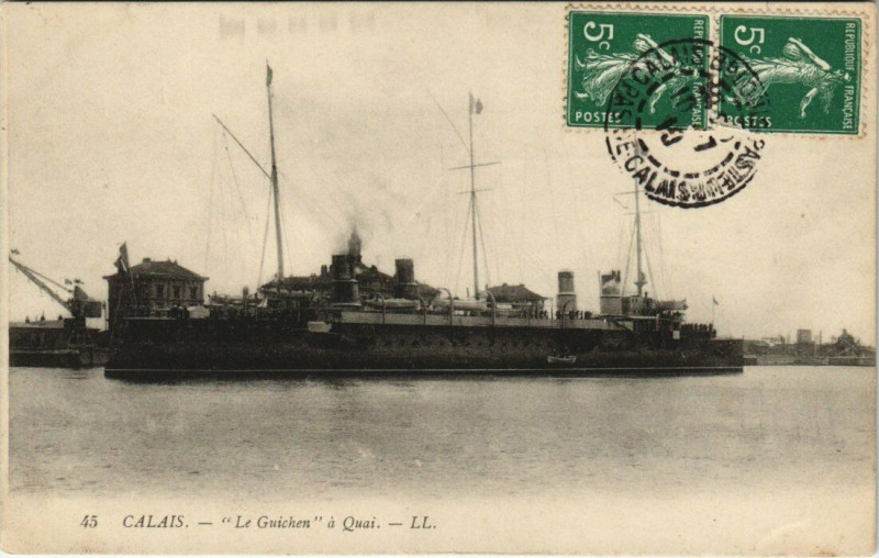 Carte postale ancienne Calais - Le Guichen a Quai à Calais