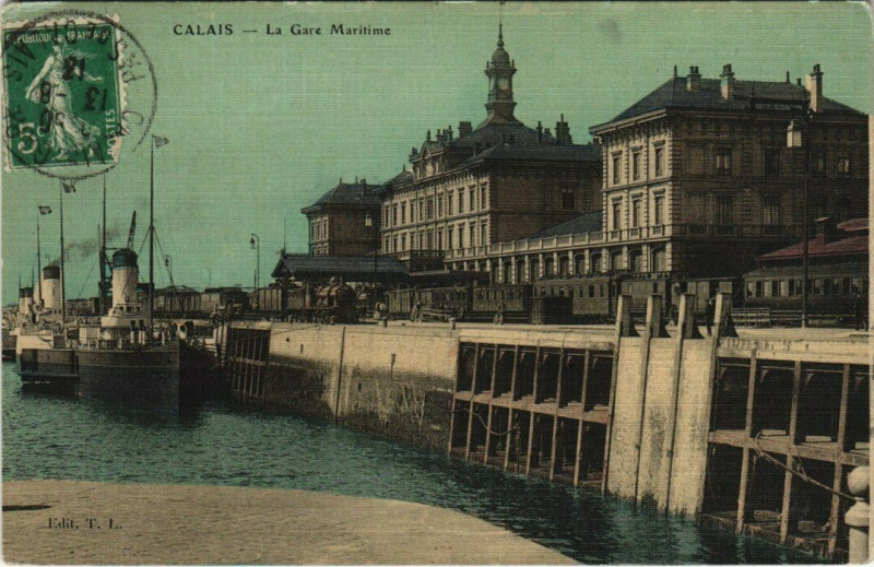 Carte postale ancienne Calais - La Gare Maritime à Calais