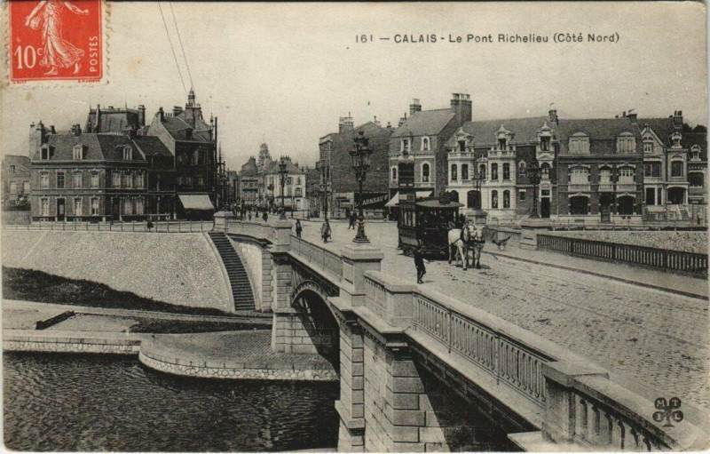 Carte postale ancienne Calais - Le Pont Richelieu à Calais