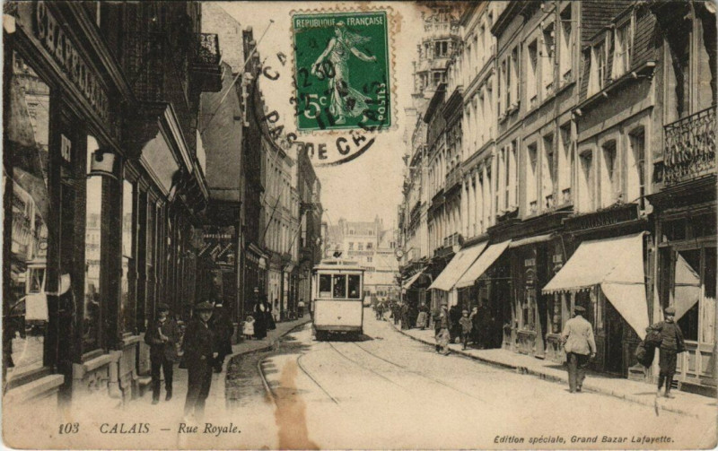 Carte postale ancienne Calais - Rue Royale à Calais
