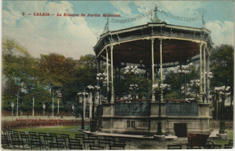 Carte postale ancienne Calais - Le Kiosque du Jardin Richelieu à Calais