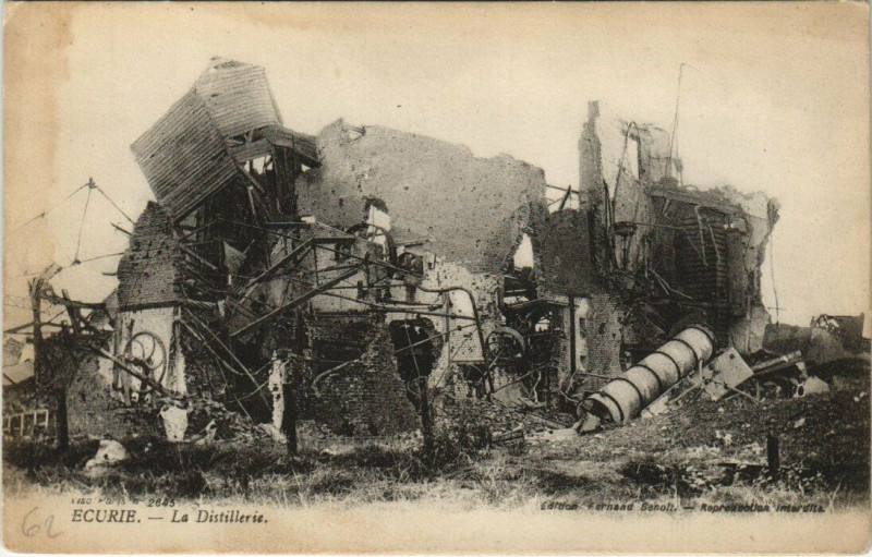 Carte postale ancienne Ecurie - La Distillerie à Écurie