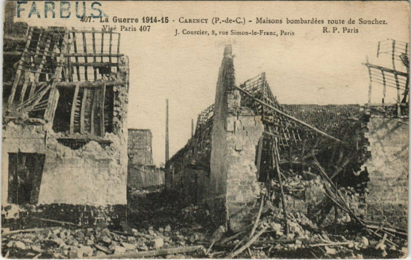 Carte postale ancienne Carency - Maisons bombardées route de Souchez à Carency