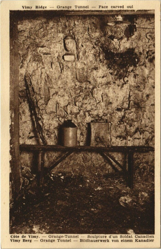 Carte postale ancienne Cote de Vimy - Grange Tunnel-Sculpture d'un Soldat Canadien à Vimy