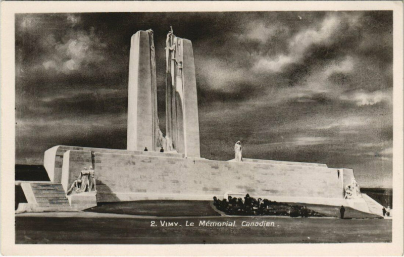 Carte postale ancienne Vimy - Le Mémorial Canadien à Vimy
