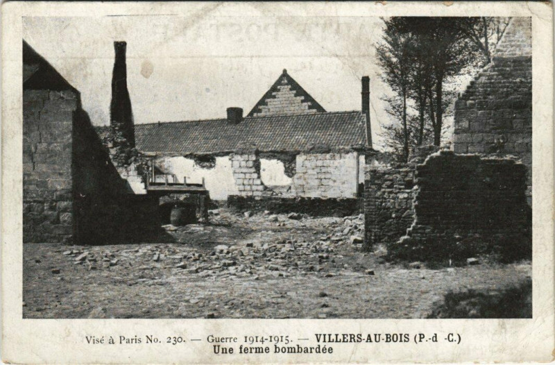 Carte postale ancienne Villers au Bois-Une ferme bombardée à Villers-au-Bois