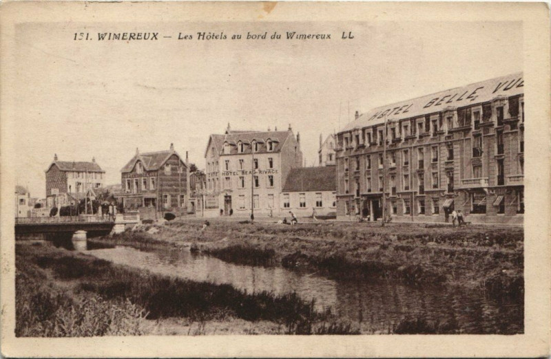 Carte postale ancienne Wimereux - Les Hotels au bord du Wimereux à Wimereux
