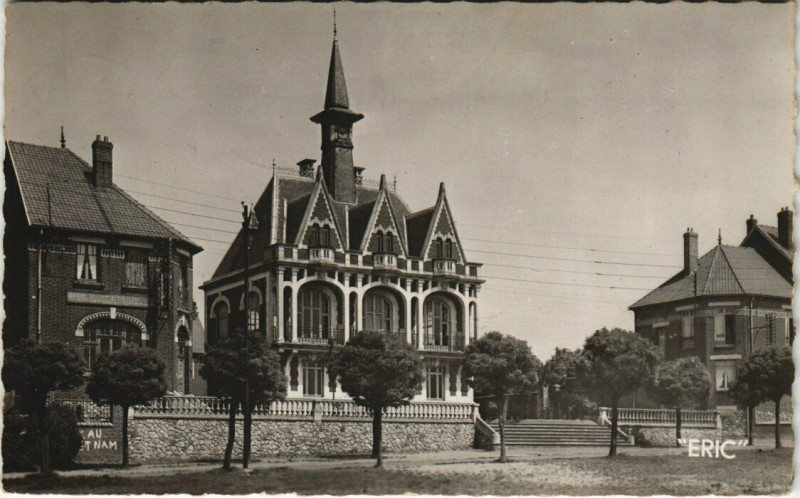 Carte postale ancienne Vimy - L'Hotel de Ville à Vimy