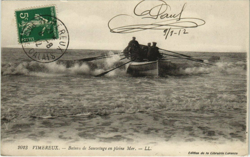 Carte postale ancienne Wimereux - Bateau de Sauvetage en pleine Mer à Wimereux
