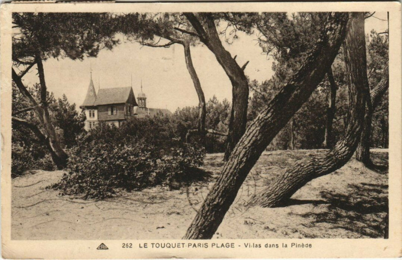 Carte postale ancienne Le Touquet-Paris-Plage - Villas dans la Pinéde au Touquet-Paris-Plage