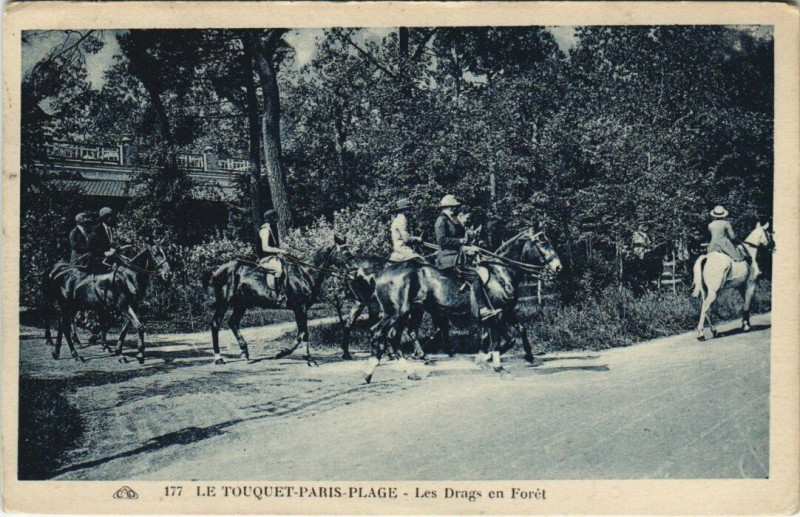 Carte postale ancienne Le Touquet-Paris-Plage - Les Drags en Foret au Touquet-Paris-Plage