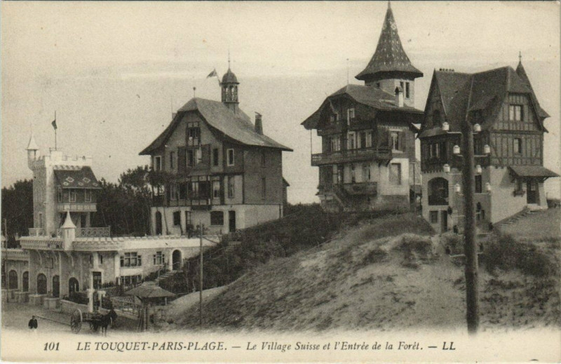 Carte postale ancienne Le Touquet-Paris-Plage - Le Village Suisse et l'Entrée de la Foret au Touquet-Paris-Plage