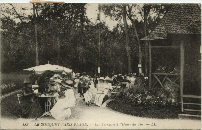 Carte postale ancienne Le Touquet-Paris-Plage - Les Terrasses a l'Heure du Thé au Touquet-Paris-Plage