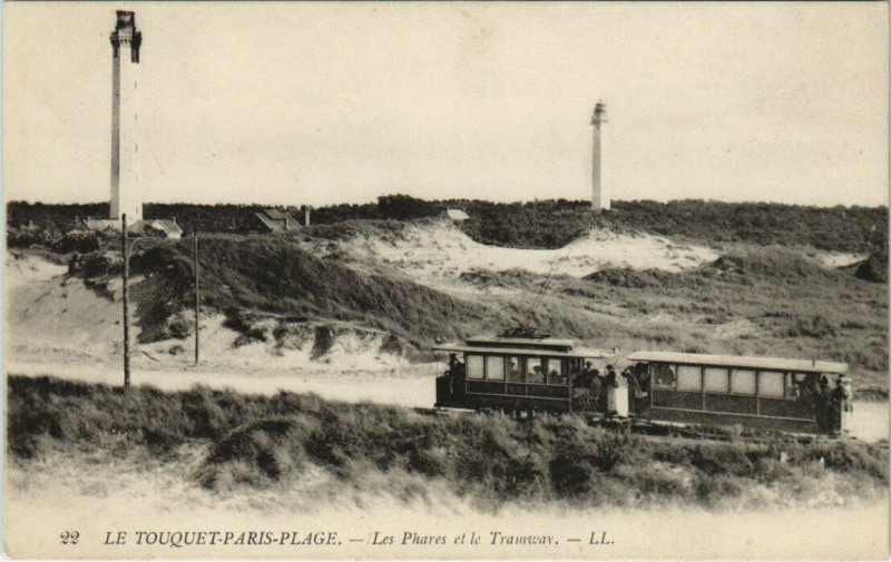 Carte postale ancienne Le Touquet-Paris-Plage - Les Phares et le Tramway au Touquet-Paris-Plage