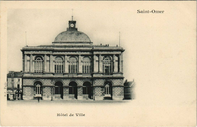 Carte postale ancienne Saint-Omer - Hotel de Ville à Saint-Omer
