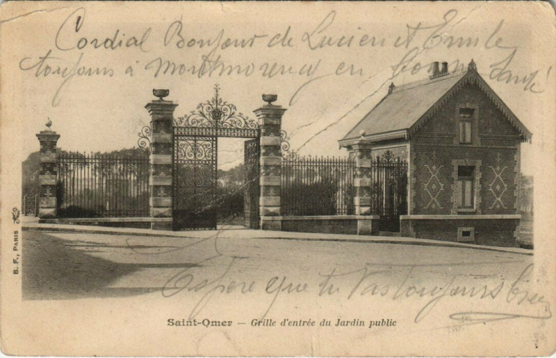 Carte postale ancienne Saint-Omer - Grille d'entrée du Jardin public à Saint-Omer