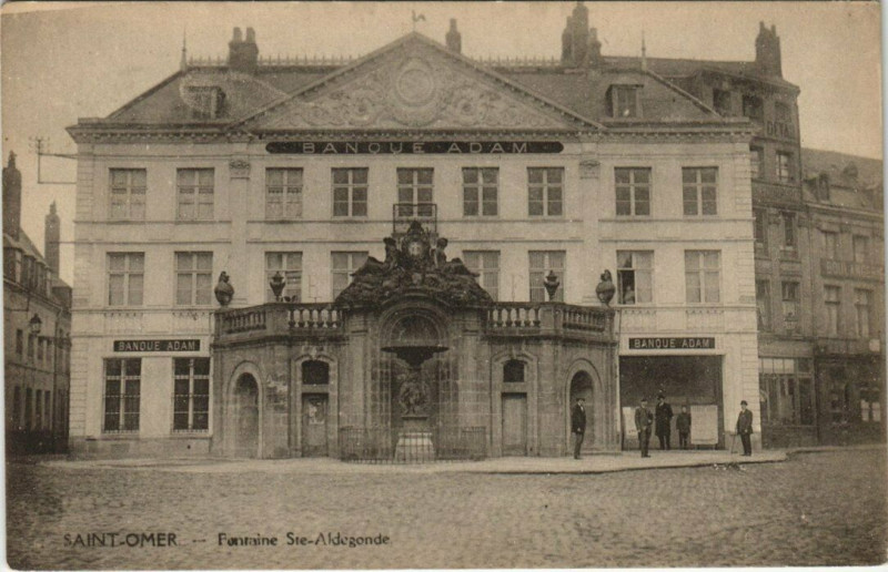 Carte postale ancienne Saint-Omer - Fontaine Sainte-Aldegonde à Saint-Omer
