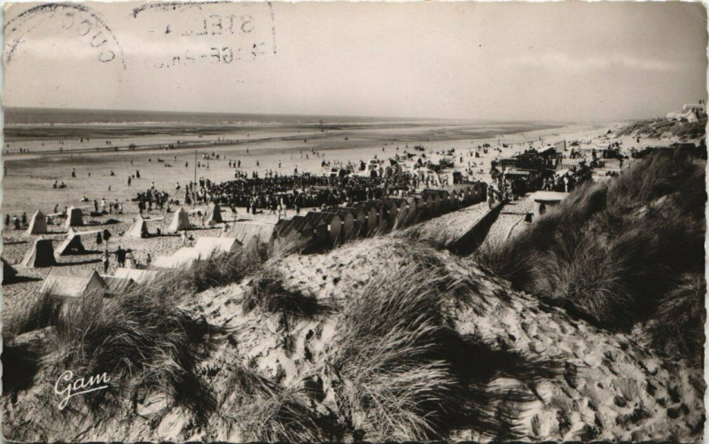 Carte postale ancienne Stella-Plage - Les Dunes et la Plage