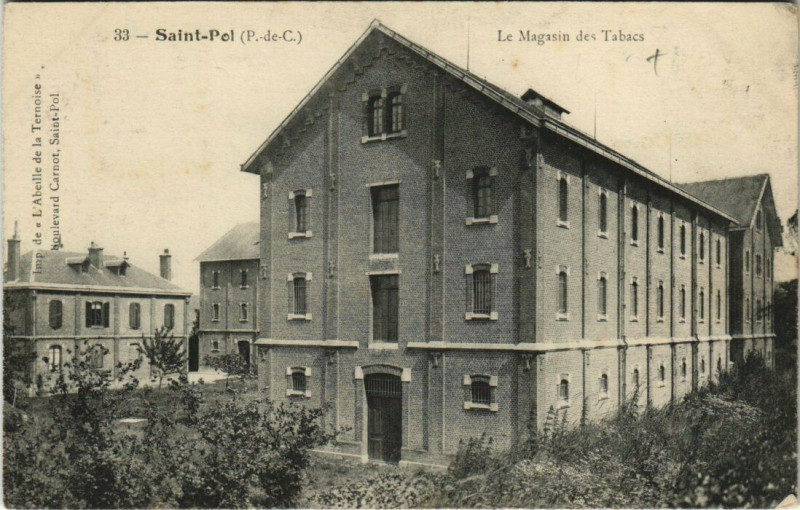 Carte postale ancienne Saint-Pol-Le Magasin des Tabacs