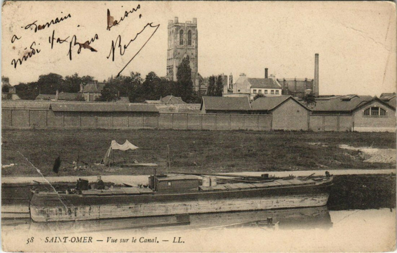 Carte postale ancienne Saint-Omer - Vue sur le Canal à Saint-Omer