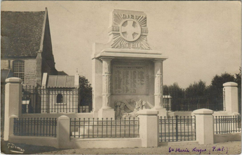 Carte postale ancienne Sainte-Marie-Kerque Monument aux morts carte photo à Sainte-Marie-Kerque