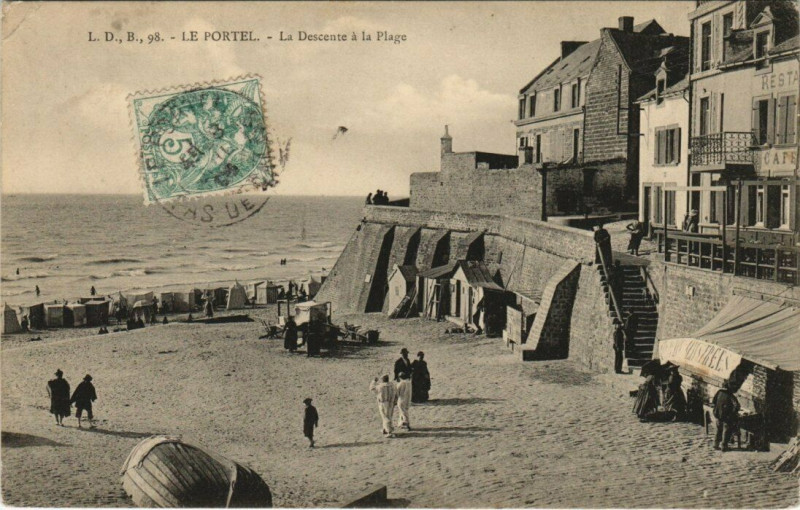 Carte postale ancienne Le Portel - La Descente a la Plage au Portel